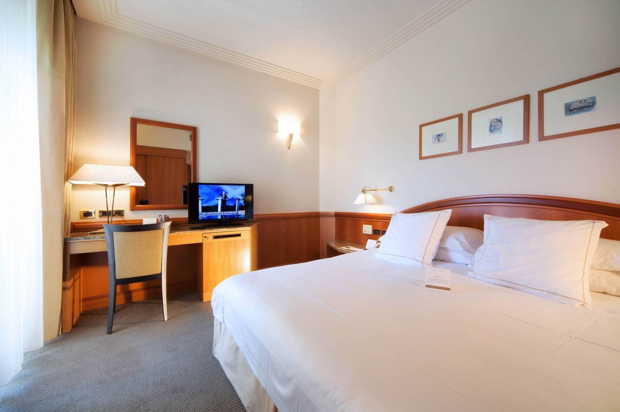 Hotel Ambasciatori Rimini Ngoại thất bức ảnh