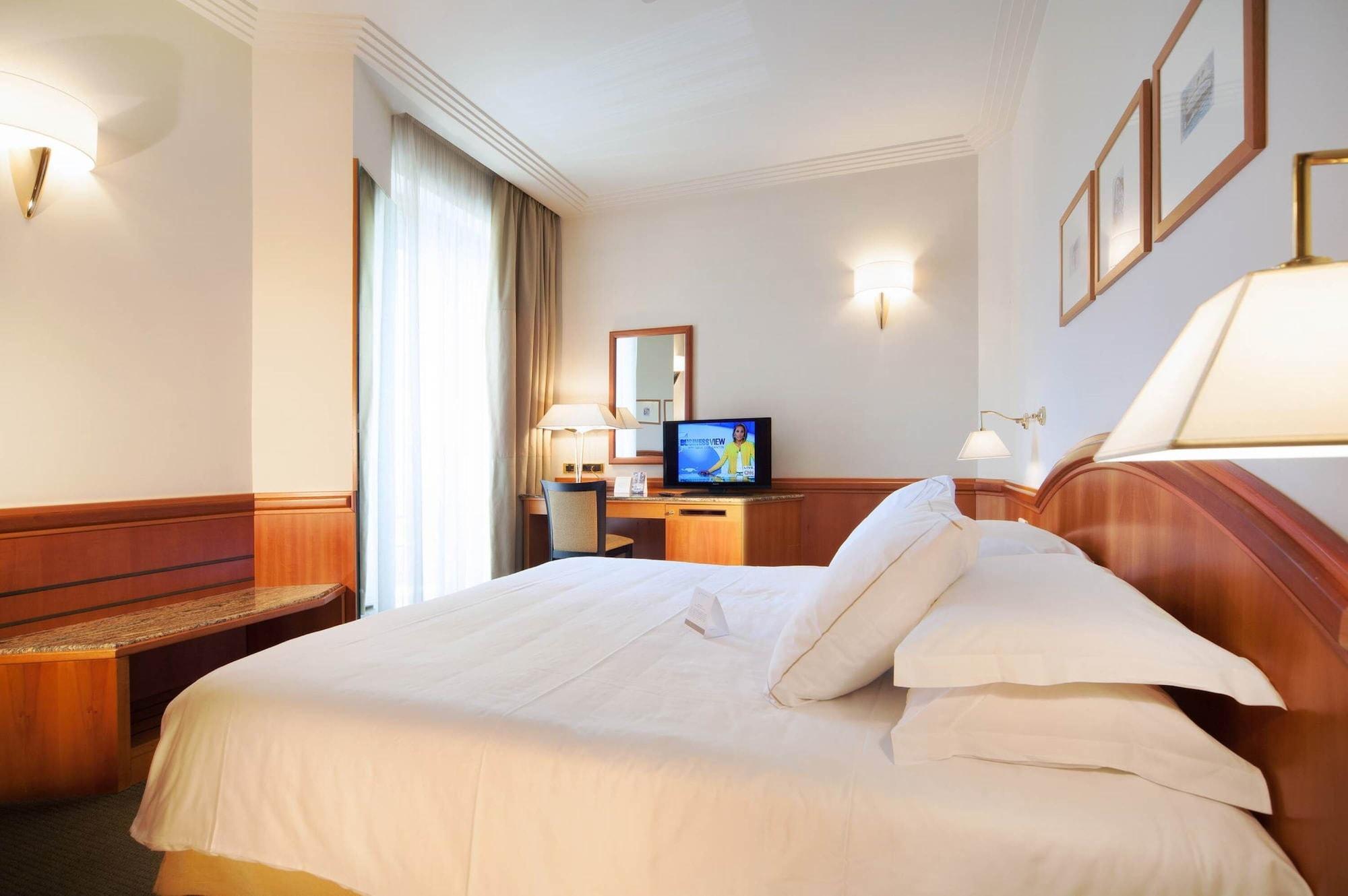Hotel Ambasciatori Rimini Ngoại thất bức ảnh
