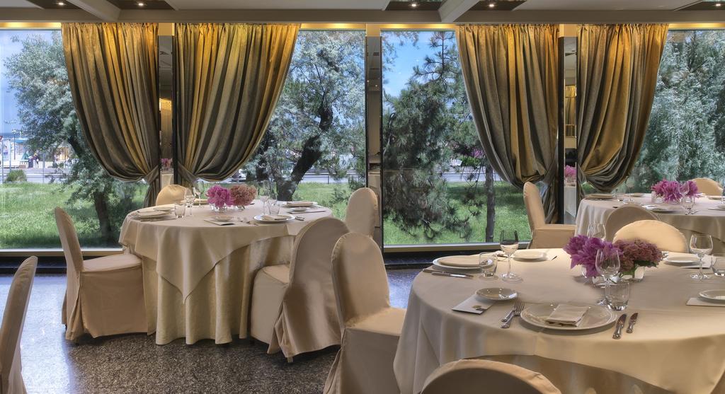 Hotel Ambasciatori Rimini Ngoại thất bức ảnh